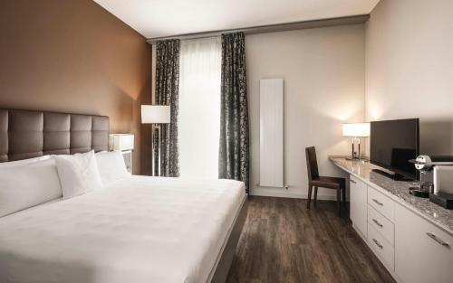 Superior Chic Double or Twin Room with Balcony and Lake View