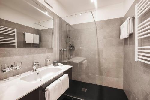  Panorama Deluxe Double or Twin Room with Balcony and Lake View