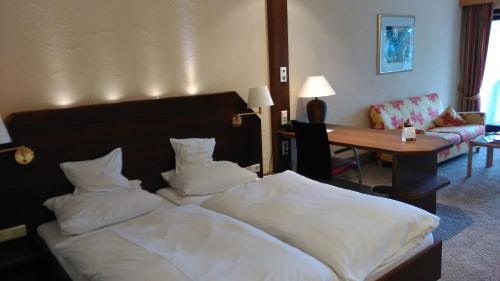 Terrassenzimmer im Souterrain mit Duschbadewanne