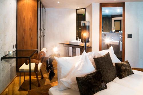 Suite 50
