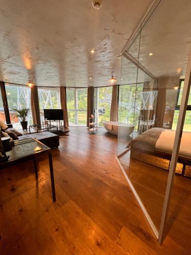 Suite 50