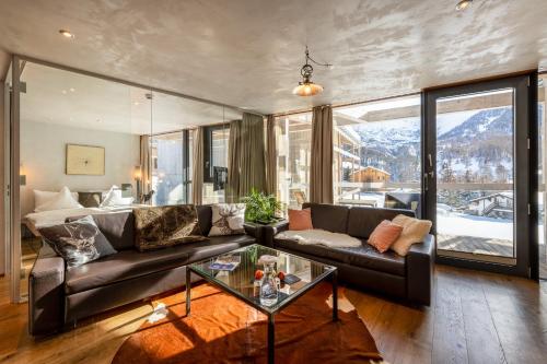 Family Room with Matterhorn View