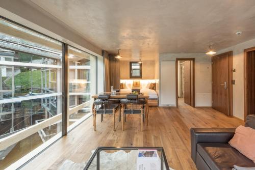 Family Room with Matterhorn View