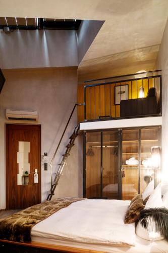 SKYLIGHT Double Room with Ceiling Window