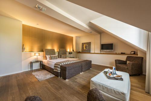 Small Suite