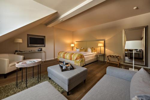 Small Suite
