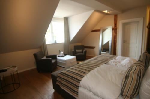 Small Suite