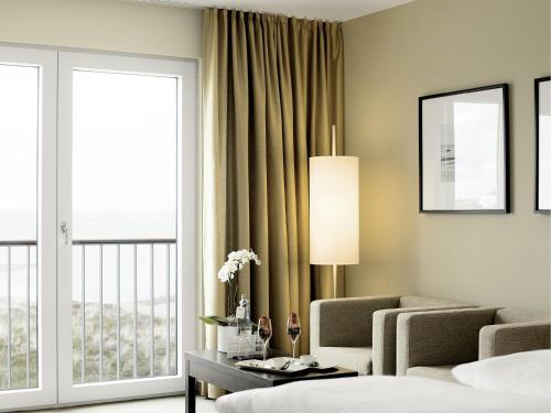 Deluxe Double Room with Side Sea View