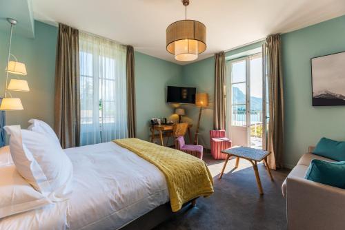 Junior Suite with Lake View with free spa access
