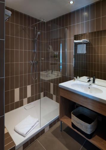 Economy Double Room Street View with free spa access