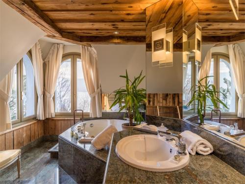 Junior Suite with Lake View