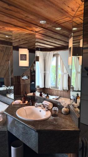 Junior Suite with Lake View
