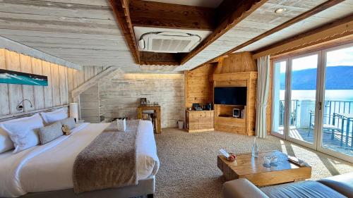 Junior Suite with Lake View