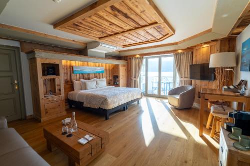 Junior Suite with Lake View