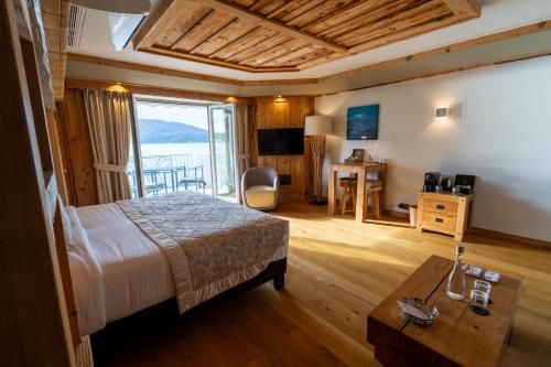 Junior Suite with Lake View