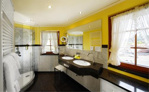 Honeymoon Suite