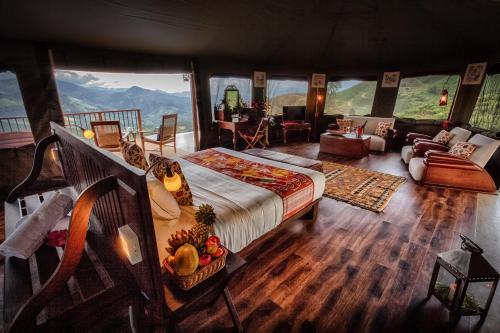 Honeymoon Suite with Mountain View