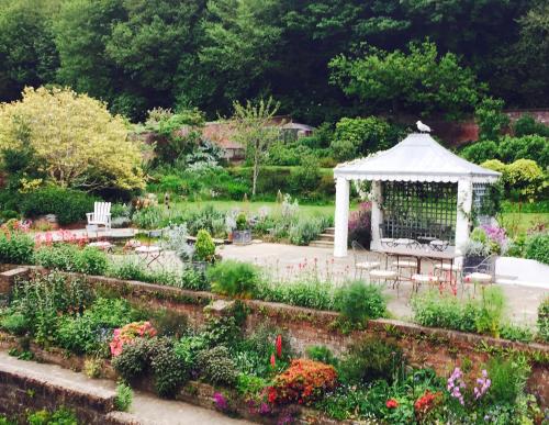 Luxury Double Room with Garden View - Second Floor