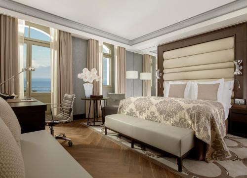 Deluxe Double Room with Lake View