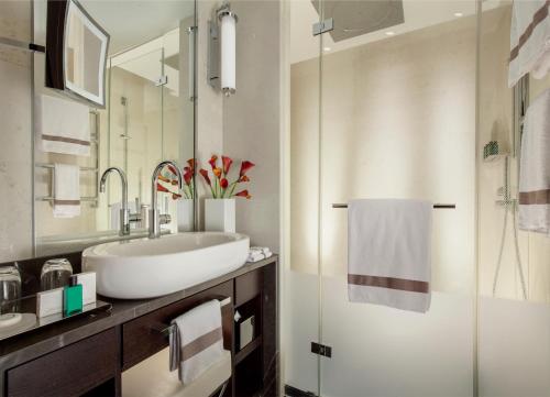 Deluxe Double Room with Lake View