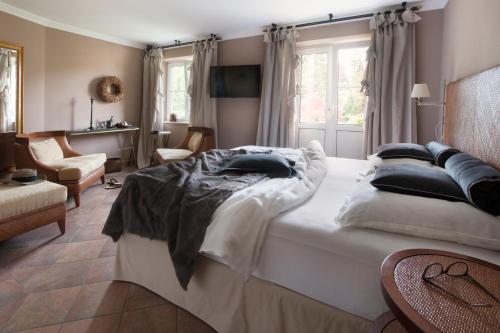 Double Room with Balcony 3
