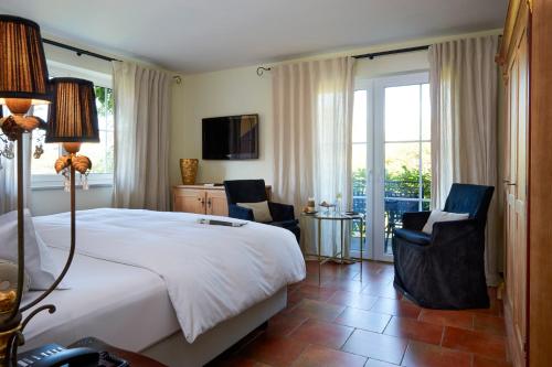Double Room with Balcony 3