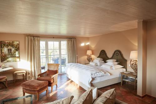 Junior Suite with Balcony 2
