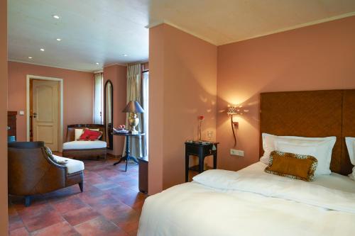 Junior Suite with Balcony 2