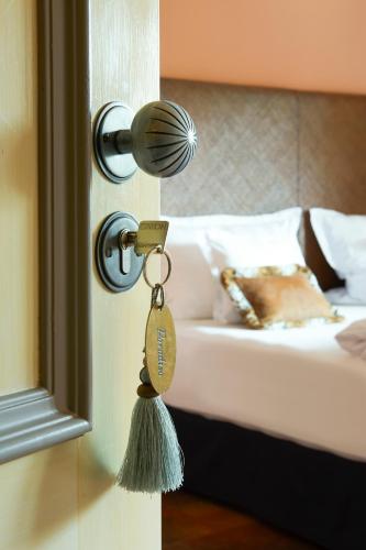 Junior Suite with Balcony 2