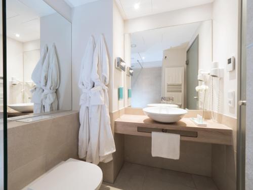 Double Room with Pool Access Excluded