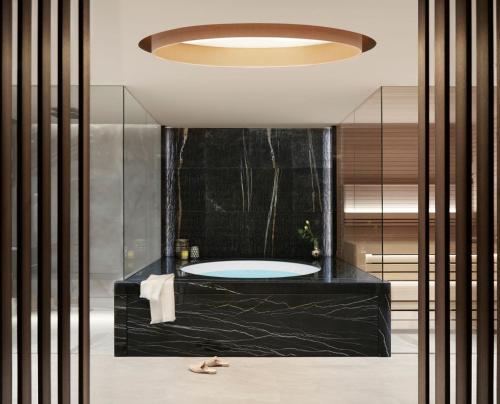 Suite with Spa Bath
