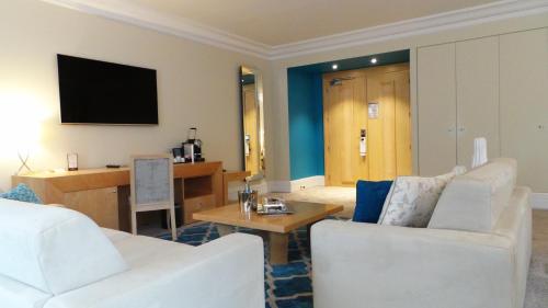Junior Suite (1 Adult)