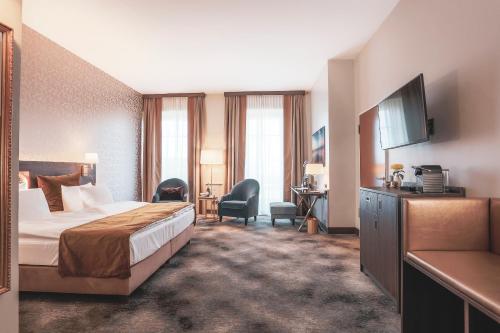 Deluxe Double or Twin Room
