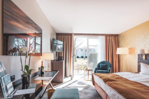 Double or Twin Room with Terrace