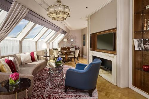 Nora Suite