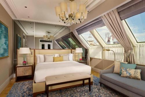 Nora Suite
