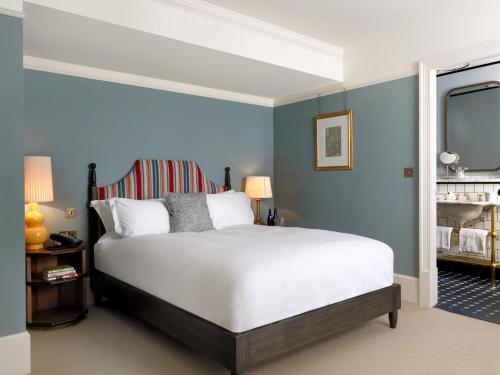 Classic Queen Room
