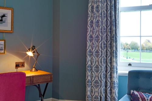 Superior King Room with Park View