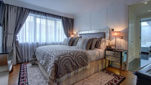 Two-Story King Suite