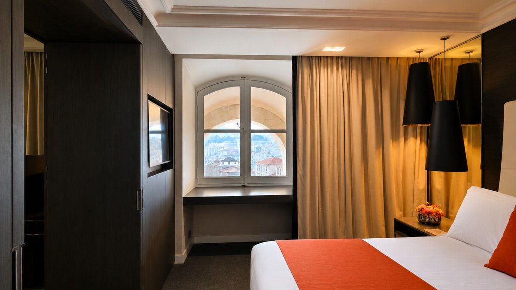 1 King Junior Suite La Bonne Mere View