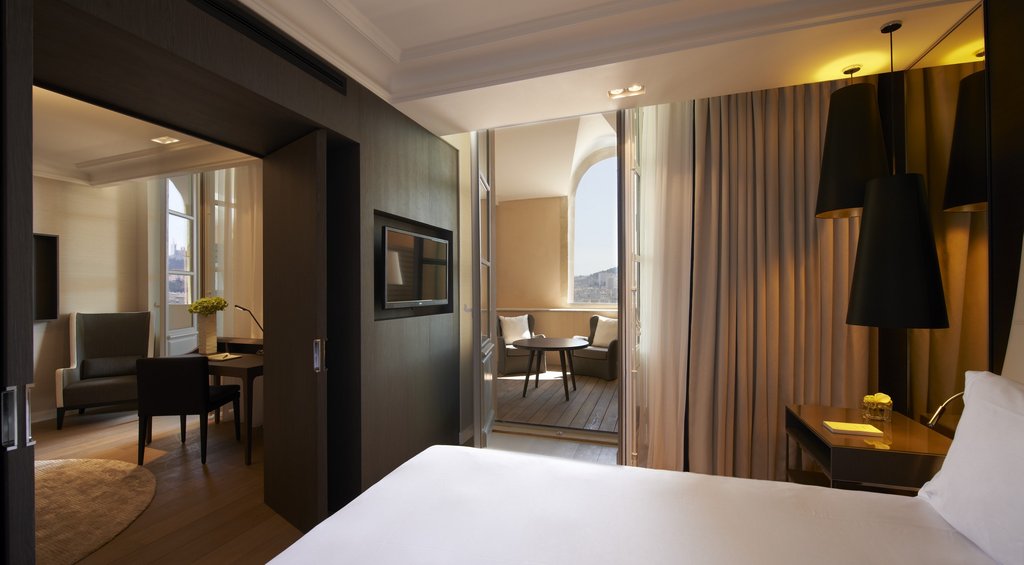 1 King Junior Suite Harbour View Terrace