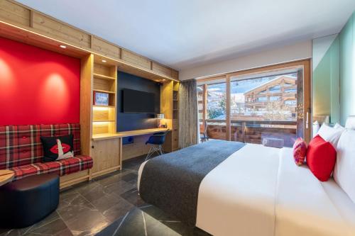 Superior King Room with Balcony and Mountain View