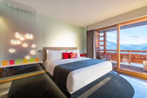 Spectacular King Room with Balcony and Valley View