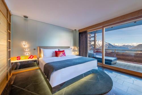 Escape Large King Suite with Balcony and Fireplace