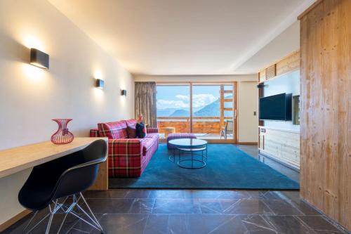 Escape Large King Suite with Balcony and Fireplace
