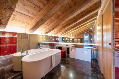 Escape Large King Suite with Balcony and Fireplace