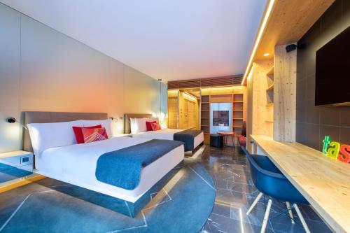 Cozy Room with Two Double Beds, Balcony and Fireplace