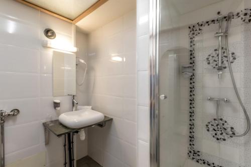 Double Room with Balcony - Park View
