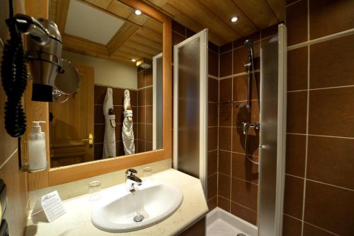 Standard Double Room with Shower - Village View