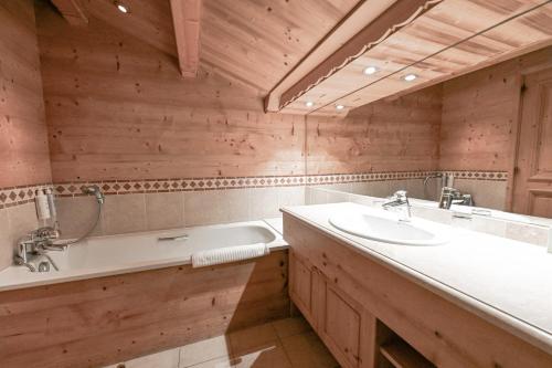 Junior Suite With Mountain View